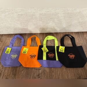 🎃👻Set of 4 NWT Trader Joe’s Mini Halloween Totes